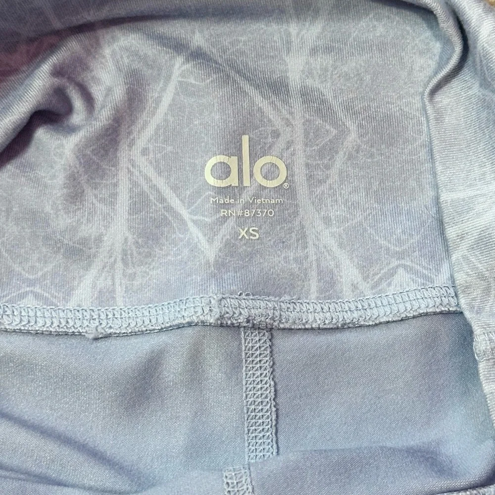 Alo Yoga Airbrush Tree Lace Sky Cropped Leggings 21”